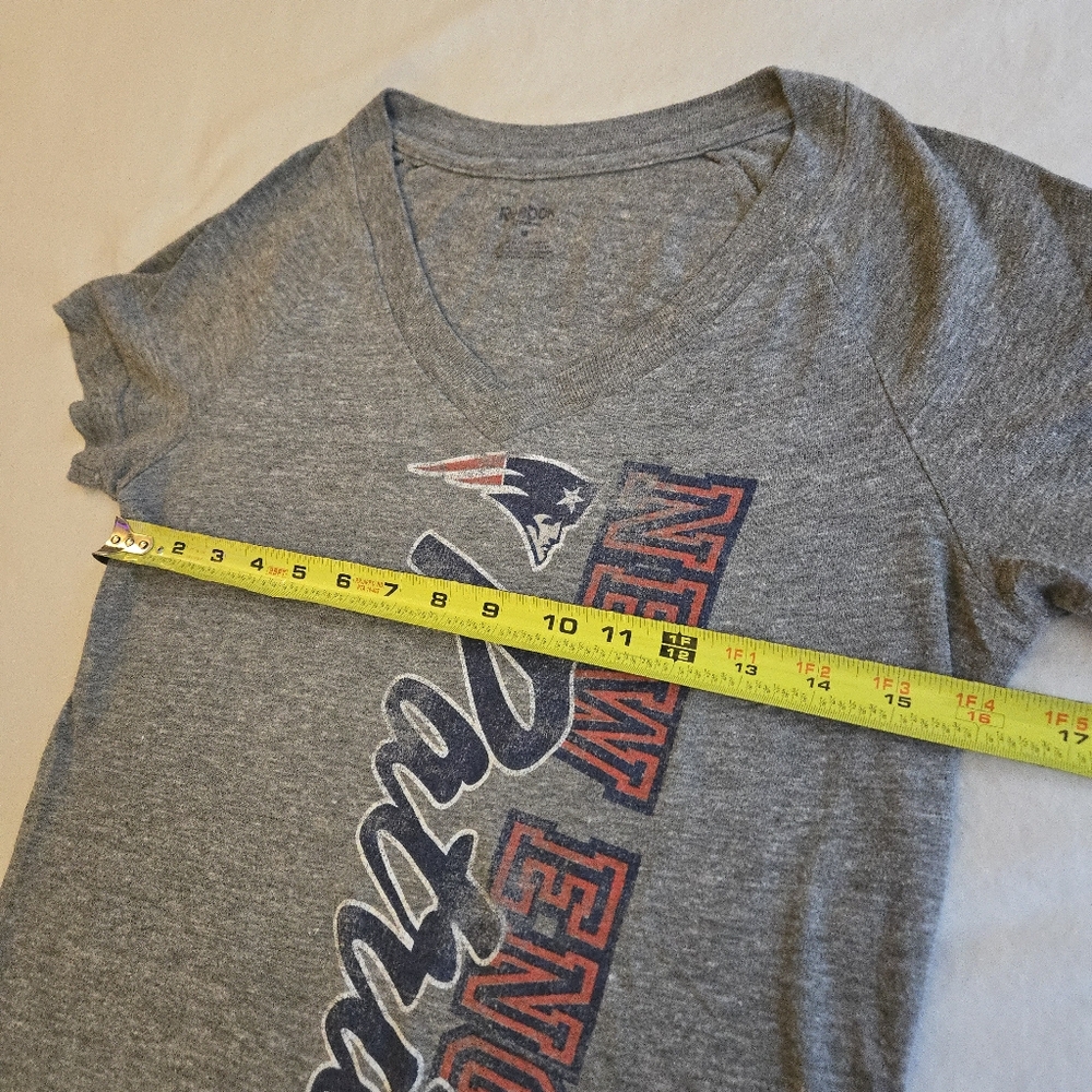 New England Patriots NFL Distressed Logo Women's Grey Fitted Nneck Tee - Picture 5 of 9